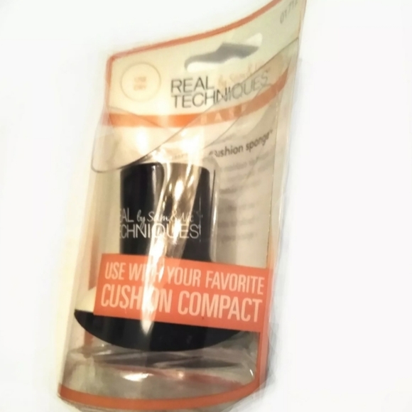 Real Techniques by Sam & Nic Expert Air Cushion Sponge 01712 New Makeup … - Picture 6 of 14